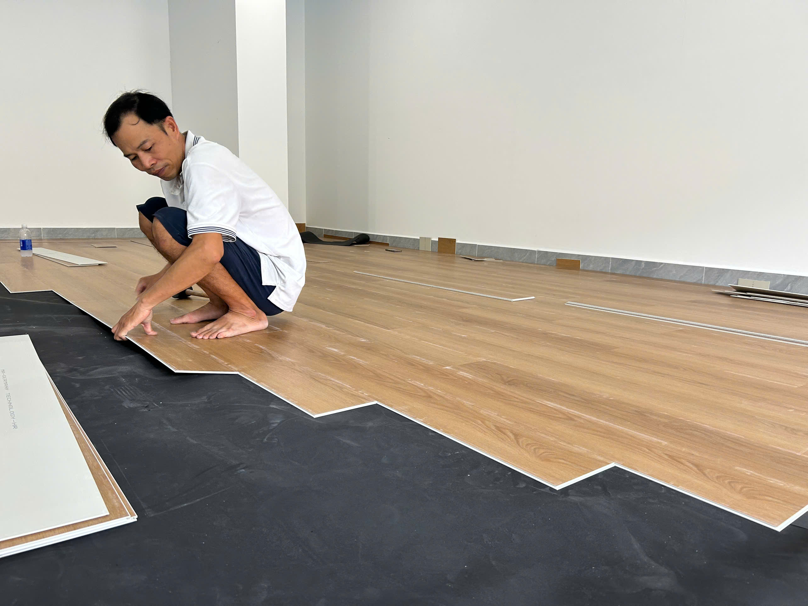 Thi công sàn nhựa giả gỗ tại chung cư Thành Phố Mới Thành Phố Hồ Chí Minh